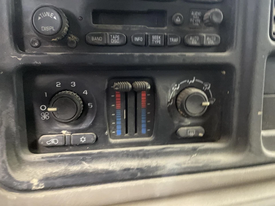 Used A/C Selector Switch fits: 2004 Chevrolet Silverado 2500 pickup w/AC manual Foto 1 de 4