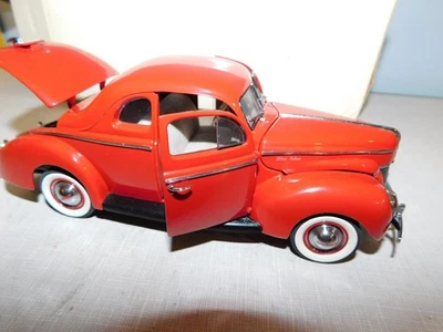 Ford Deluxe Cupé Danbury 1940 Danbury como nuevo escala 1:24 fundido a presión altamente detallado Foto 1 de 4