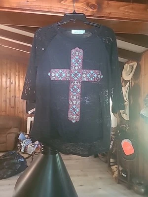 Camisa Southern Grace Negra Encaje Granate Negra TealFloral Cruz Burnout Talla Mediana Foto 1 de 4