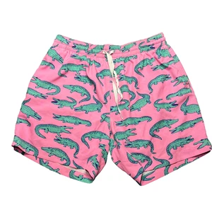 Chubbies Badeshorts Badehose Herren groß rosa Alligator Krokodile 5,5" AOP EUC - Bild 1 von 8