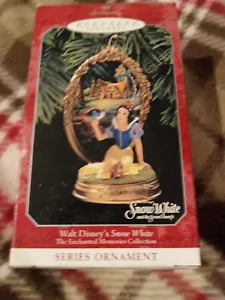 Hallmark Keepsake Ornament Disney's Snow White Enchanted Memories 1998 - EXC - Picture 1 of 4