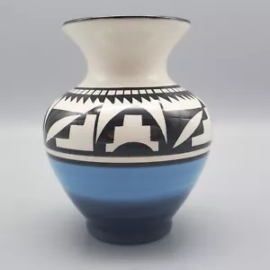 Ute Native American Pottery Vase Artist Signed Wanda Jacket approx 4" - Picture 1 of 11
