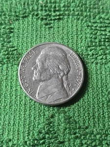 1971 D Jefferson Nickel Circulated - Picture 1 of 2