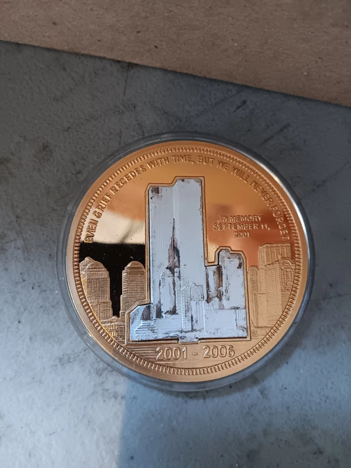 9/11 2001-2006 5th Anniversary Twin Towers Commemorative Coin - .999 Silver Top - Image 1 of 2
