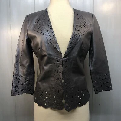 CHAQUETA ESTILO BLAZER DE CUERO CORTE LAZER GRIS PLATA PRECIOSA PAMELA MCCOY XS Foto 1 de 4