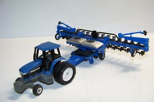 New Holland 8770 2WD Tractor, New Holland 16 Row Planter, 1/64