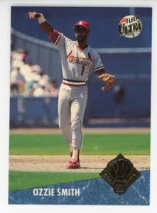 1992 Ultra #9 Ozzie Smith Award Winners NM+ Condition - Picture 1 of 2