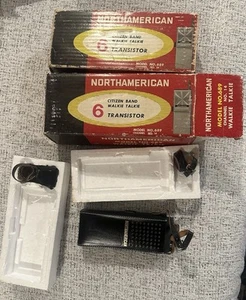 Vintage Pair North American Model 689 Walkie Talkies - Afbeelding 1 van 6