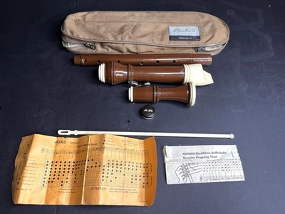 Aulos Vintage Model Tenor Recorder EXCELLENT Made In Japan With Case Model 111 - Image 1 of 4