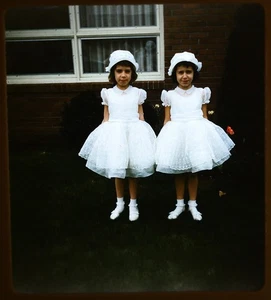 First Holy Communion two girls - 1962 Stereo Realist slide #1900 - Picture 1 of 3