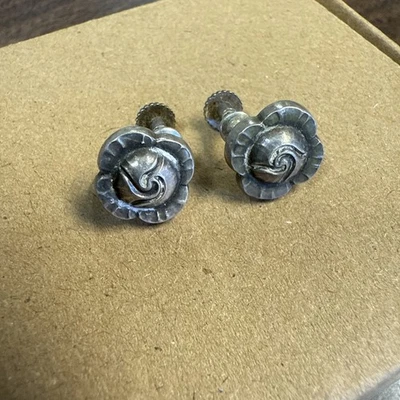 BRINCOS GEORG JENSEN PRATA ESTERLINA MOTIVO FLOR # 89 torção traseira - Imagem 1 de 4