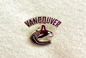 VINTAGE STYLE VANCOUVER CANUCKS NHL HOCKEY LAPEL PIN W/BONUS SILVER STORAGE BAG. - Picture 1 of 2