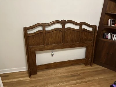 Cabecero Drexel Heritage Furnishings Madera Vintage Queen Sur de Francia Foto 1 de 4