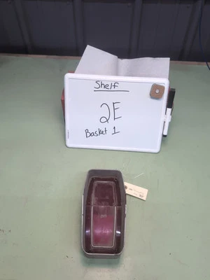 1970 Oldsmobile Cutlass, lente de lanterna traseira 442 - Imagem 1 de 4