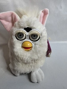 De colección 1998 Tiger Electronics Furby #70-800 bola de nieve blanca Furby con etiqueta - Imagen 1 de 9