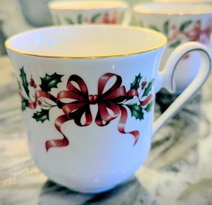 Tazas de té Lenox Snow Holly Gold - Juego de 4 porcelana de hueso fino - cinta y acebo de vacaciones  - Imagen 1 de 5