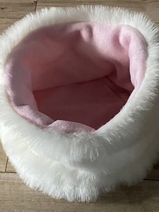 CHIHUAHUA DOG PET BED CREAM PINK FAUX FUR PUPPY POCKET SNUGGLE SACK - Picture 1 of 6