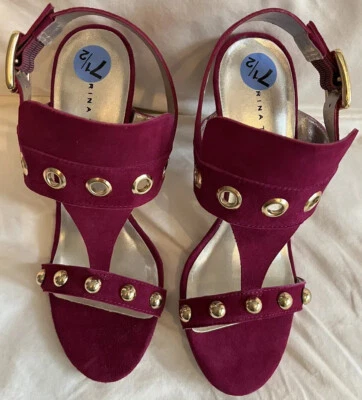 Salto Trina Turk Loleta cor Loganberry tamanho 7.5 novo na caixa - Imagem 1 de 4