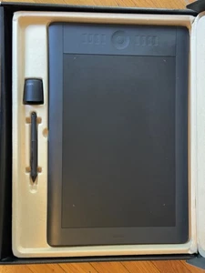 Wacom Intuos5 Touch Pad & Pen - Large, Black - Photo 1/2