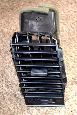 2007-2011 TOYOTA TUNDRA DASH VENT AC HEAT CLUSTER BEZEL SURROUND MOUNTED RIGHT Foto 1 de 4