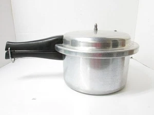 Vintage MIRRO-MATIC Aluminum 4-Qt Pressure Cooker Pot Pan #M-0404 Mirro w Valves - Picture 1 of 15