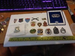 Quince alfileres y/o cosas militares diferentes (caja #bolsa CAT #11X) - Imagen 1 de 2