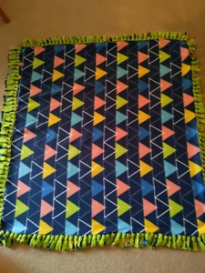 Kuschelige Fleece Kinder oder Schoß Decke gebunden hausgemacht wendbar mehrfarbig 48"x 42" - Bild 1 von 3