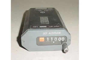 Aircraft Altitude Alerter, 23989-011, 540-23989-011 - Imagen 1 de 1