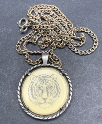 Avon Plata BENGAL TIGER Collar Dije Imitación Crimshaw Peltre Colgante 20” L Cadena Foto 1 de 3