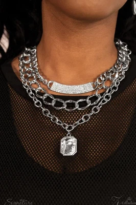 Conjunto de collar Paparazzi 2018 STACY Zi corte esmeralda estrás plata con bolsa de terciopelo Foto 1 de 4