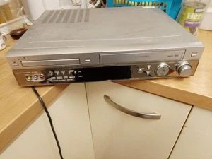 AIWA cx vr5 g DVD Player Video VHS Recorder - Kassetten Kombi Ersatzteile oder Reparatur - Bild 1 von 2