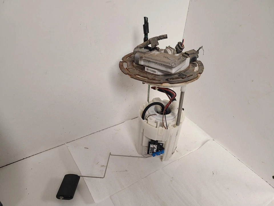 Used Fuel Pump fits: 2017 Kia Sorento Pump Assembly tank mounted Grade A Foto 1 de 4