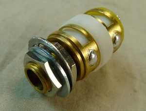 Salida de entrada mono conector 1/4 con hardware de montaje sin oscilaciones latón muy estable - Imagen 1 de 4