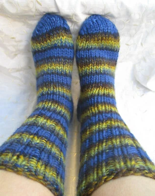Calcetines de media pantorrilla para mujer talla US 8-9 100 % lana virgen azul voluminoso tejido a mano a rayas Foto 1 de 4