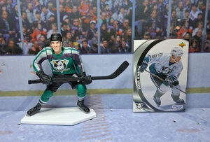 PAUL KARIYA 1998 Starting Lineup Hockey Loose Figure & Card ANAHEIM DUCKS - Picture 1 of 2