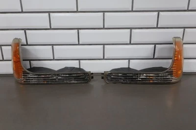 99-00 Cadillac Escalade par de lentes de seta dianteiras *Hazy* - Imagem 1 de 4