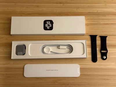 Apple Watch SE 1ª Generación 40 mm (GPS) - Correa deportiva negra Foto 1 de 4