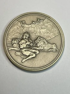 DANIEL IN THE LIONS DEN moneta Bibbia anticata argento sterling Franklin Mint ~ 55 GR - Foto 1 di 4