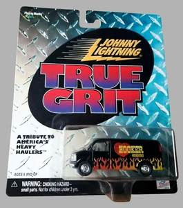 CABECERAS DE GANCHO Johnny Lightning negras TRUE GRIT Tribute 2 Americas Heavy Hauler - Imagen 1 de 15