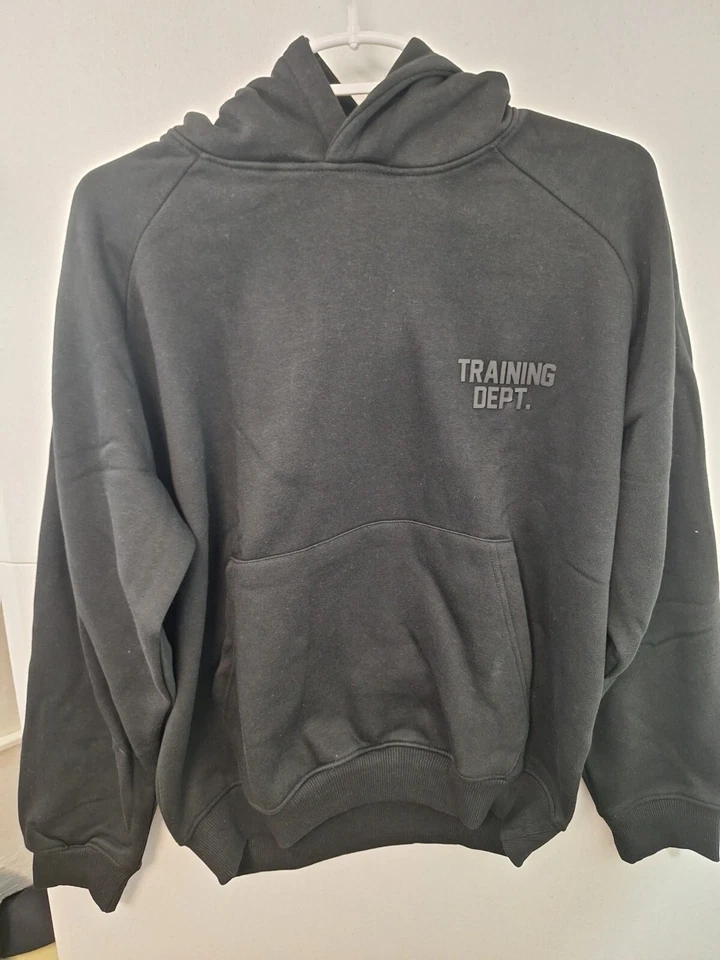 Sudadera con Capucha Boohoo Hombre Pequeña Negra Departamento de Entrenamiento Activo Boxy Foto 1 de 2