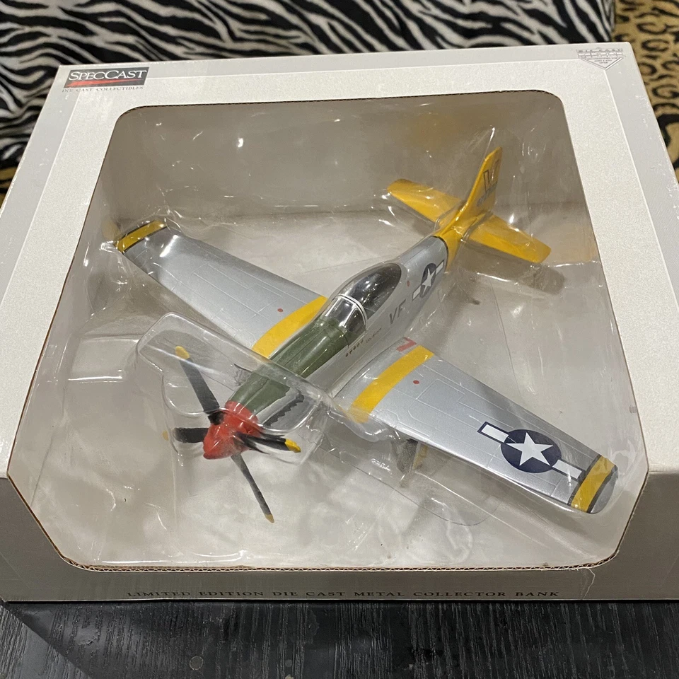 SpecCast North American P-51D Mustang Die Cast Metal Collector Bank "Doc Watson" — 第 1/4 张图片