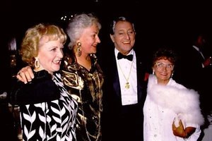 BETTY WHITE, DANNY THOMAS, BEA ARTHUR 80er Jahre - 35mm Dias - I KOMBIVERSAND - Bild 1 von 1