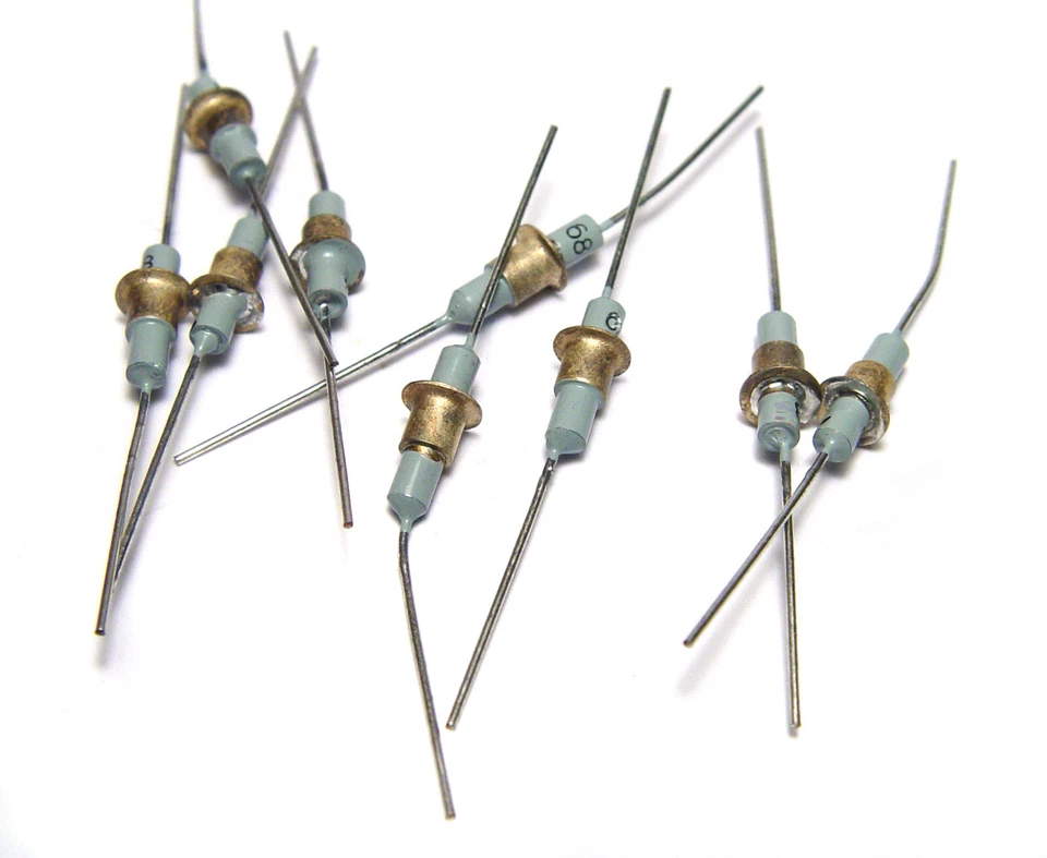 10x Keramik-Durchführungs-Kondensator, 4 mm, 68 pF / 500 V, Röhren-Tuner, NP0 - Bild 1 von 1