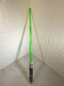 Disney Store Star Wars Yoda Lichtschwert 2014 - mit Lichtgeräuschen & Rumble - Bild 1 von 6