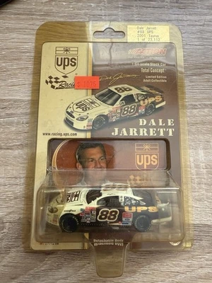 Acción 1/64 Dale Jarrett #88 UPS Taurus 2001 Foto 1 de 2