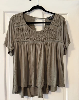 POL mineral wash green  high low v-neck back keyhole geometric lace relaxed top - Изображение 1 из 4