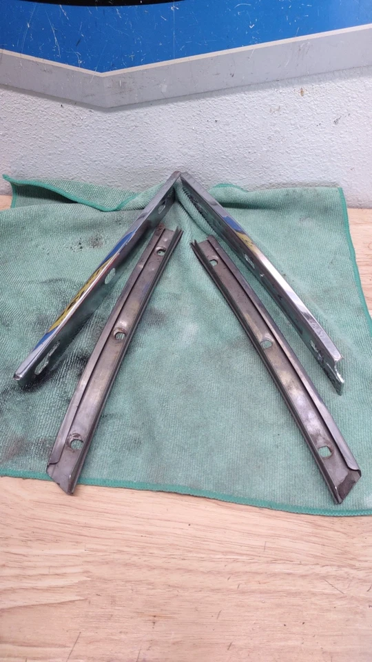 Juego de 4 molduras de resistencia para ventanas Camaro 1970-1981 brillantes Foto 1 de 1