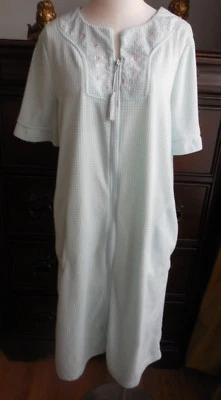 NUEVA BATA DELICADA AZUL VERDE CON SUSURROS BORDADOS MARIPOSA CREMALLERA COMPLETA SM Foto 1 de 2