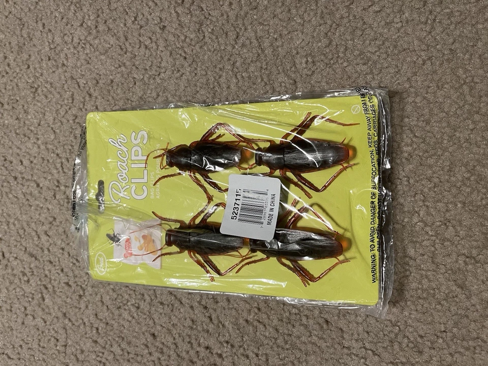 Fred Cucaracha Clips NUEVO* Paquete de 4 Cucaracha Chip Clip Mordaza Regalo/Artículo de Broma/Aterrador/Divertido Foto 1 de 4