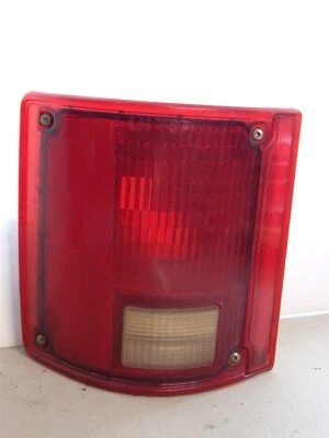 Luz trasera para camioneta Chevrolet GMC 1973-1987 LH OEM 5965781 74 75 76 77 78 79 + Foto 1 de 4